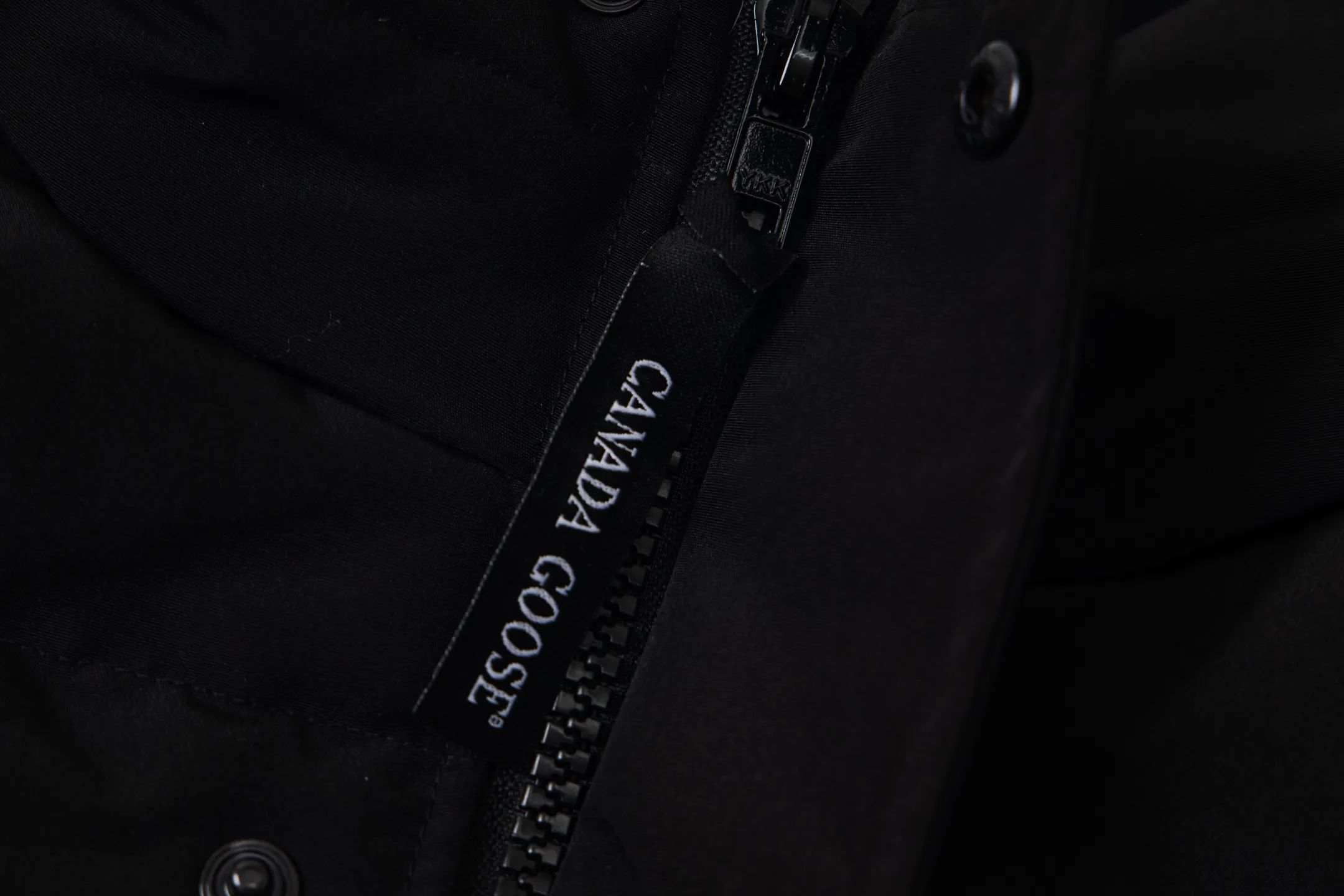 P360 Canada Goose/Canada Goose Black Label #Freestyle Crew 4151mb men's and women's vest down ➖ Imported Behringer embroidery machine customized 10,000-needle embroidery label! ➖ Imported 21-count polyester-cotton blended original fabric, using Feather-Light 10D waterproof coating fabric, made of 84.5% polyester fiber and 15.5% cotton, 100% the best feel in the entire network! ➖ The genuine official website uses the national standard 80 white duck down, and will never be misled by false claims such as 90 down or goose down! ➖ 100% nylon nylon lining with double double-layer sealing design to prevent velvet from running away. Top-grade polar fleece is used in the collar and pockets to keep warm and comfortable! ➖ Yoshida YKK provides original custom-made electroplated sliders. YKK two-way lockable zippers are tight and smooth and will not peel off paint! ➖ 3M composite original Velcro is durable, and all accessories and hardware are disassembled and customized! ⛔No slander, no exaggeration, no need for too much copywriting, because it is focused, it is professional!  SIZE: XS S M L XL XXL